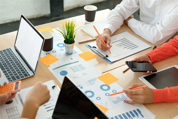 薪酬體系混亂員工怨聲載道，薪酬咨詢?nèi)绾螕軄y反正？