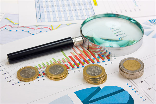 預(yù)算編制時(shí)，如何平衡長(zhǎng)期規(guī)劃與短期資金需求？