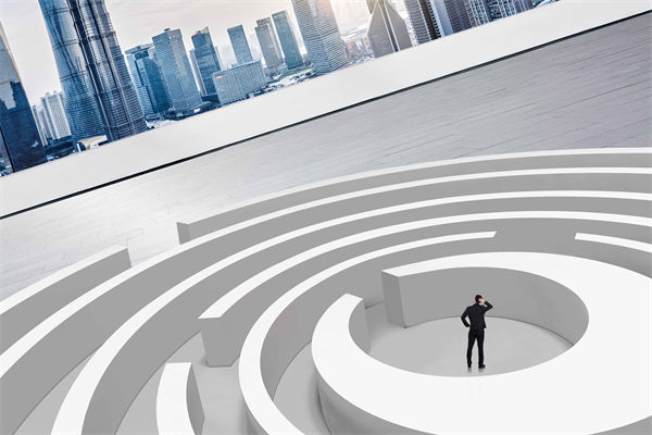 企業(yè)深陷困境，管理咨詢(xún)?nèi)绾我岳做侄未蚱瓢l(fā)展僵局？