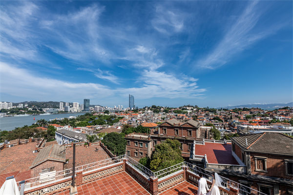 廈門企業(yè)深陷同質(zhì)化競爭泥沼，廈門戰(zhàn)略咨詢公司如何助力破局？