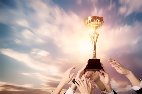 績(jī)效與薪酬脫鉤，薪酬咨詢?nèi)绾沃厮芨咝Ъ?lì)連接機(jī)制？