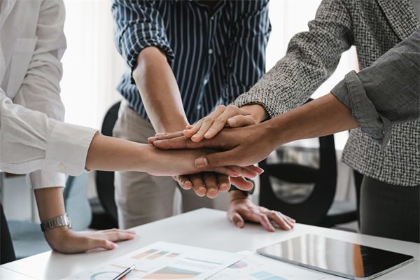 跨境營銷中，如何克服文化差異，實現(xiàn)全球化傳播？