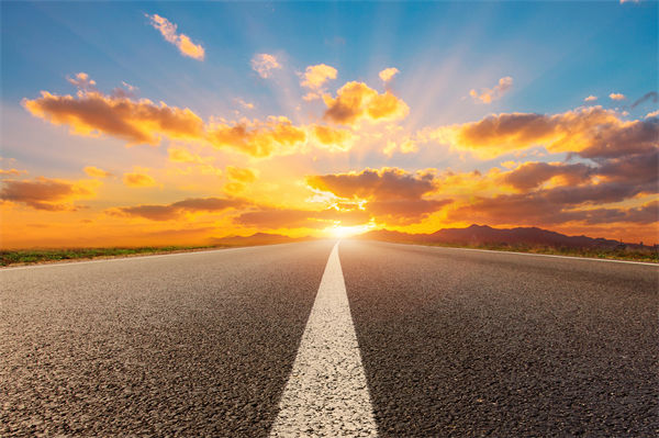 兩會熱議破解企業(yè)“生長痛”，對企業(yè)戰(zhàn)略管理有何啟示？