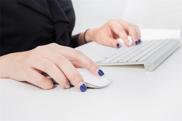 女子工資4600每天花近百元通勤上班，人力資源怎么看？