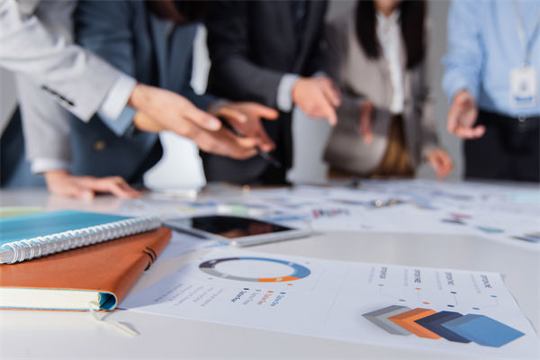 績效溝通形同虛設(shè)，績效咨詢?nèi)绾未罱ㄌ拐\交流橋梁？