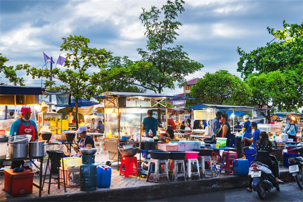 今年擴(kuò)消費(fèi)怎么干？各大企業(yè)如何根據(jù)政策發(fā)力？