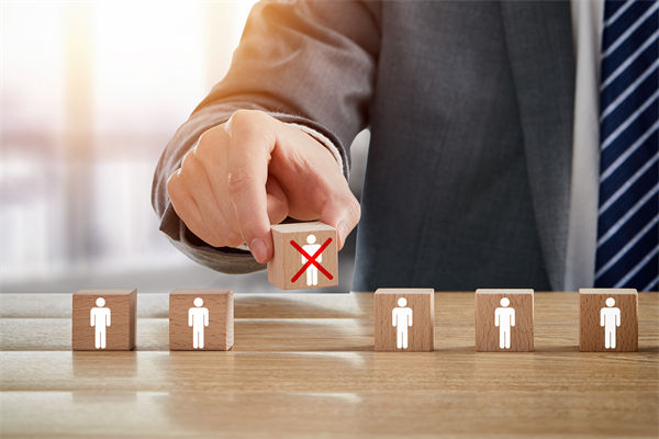 微軟在華外包公司一天裁員近2000人，人力資源管理怎么看？