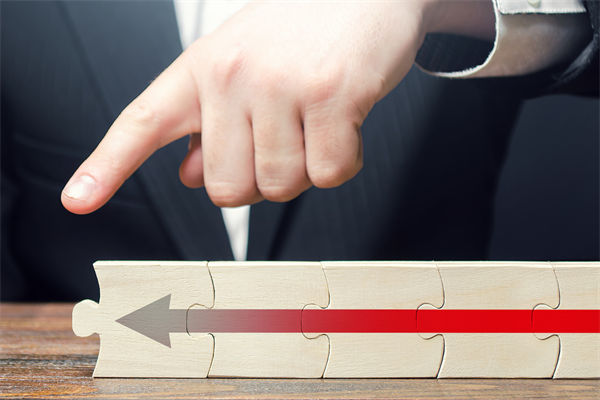 戰(zhàn)略執(zhí)行層層衰減，集團(tuán)管控如何確保目標(biāo)精準(zhǔn)落地？