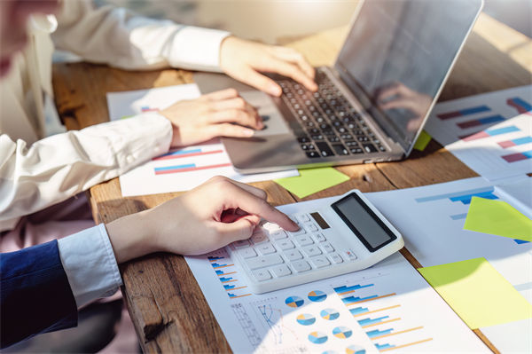 榴蓮價格暴跌50%，有人買了50箱，預算管理怎么看？