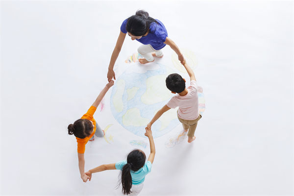 別讓盲卡盲盒“收割”孩子，關(guān)聯(lián)企業(yè)戰(zhàn)略怎么看？