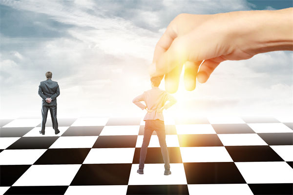 把頂層設(shè)計(jì)和問(wèn)計(jì)于民統(tǒng)一起來(lái)，對(duì)企業(yè)戰(zhàn)略的啟示