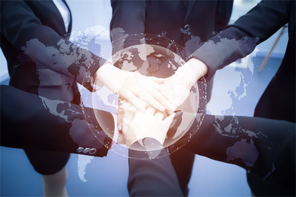 把頂層設(shè)計(jì)和問(wèn)計(jì)于民統(tǒng)一起來(lái)，對(duì)企業(yè)戰(zhàn)略的啟示