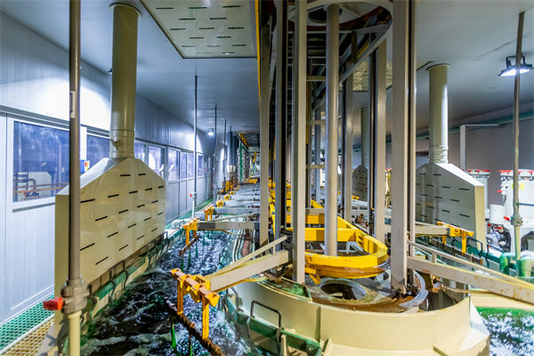 精益管理在提升產(chǎn)品質(zhì)量方面有哪些具體策略和方法？