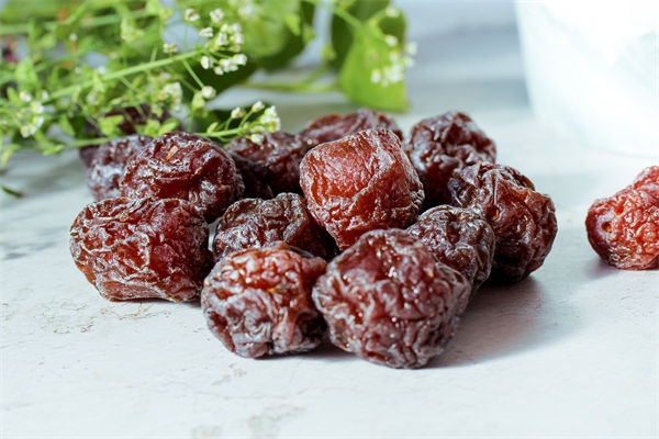 商家回應(yīng)2顆話梅128元，企業(yè)營(yíng)銷管理有何啟示？