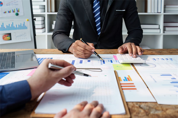 效能提升乏力，數(shù)智化咨詢?cè)鯓訁f(xié)助找到破局支點(diǎn)？