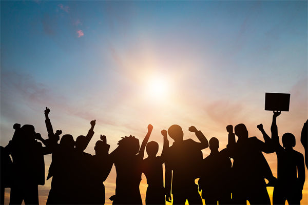 多家公司通知帶薪放假看閱兵，績效管理有何啟示？