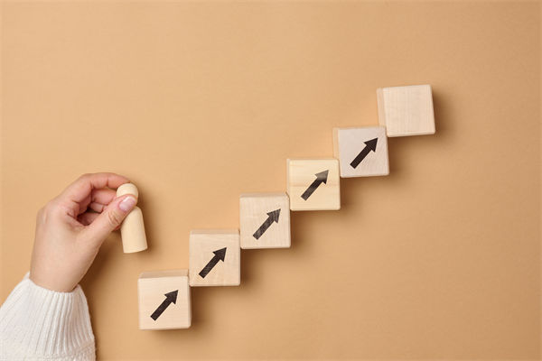 戰(zhàn)略目標層層分解后，部門協(xié)同為何反成內(nèi)耗根源？