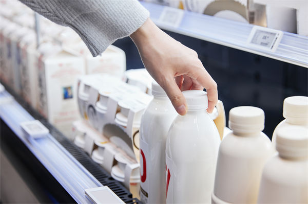 常溫純牛奶中禁止添加復(fù)原乳，集成供應(yīng)鏈怎么看？