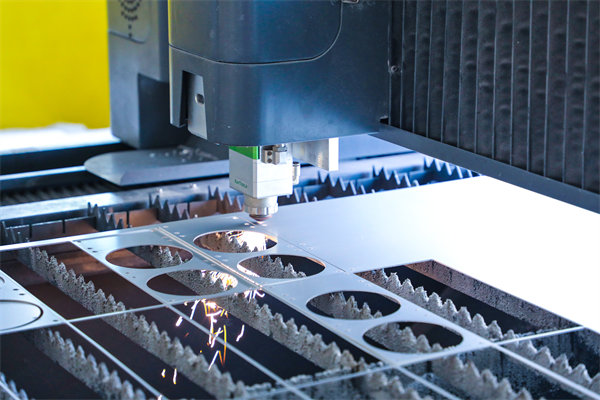 制造業(yè)管理咨詢公司，如何幫助企業(yè)應對市場波動？